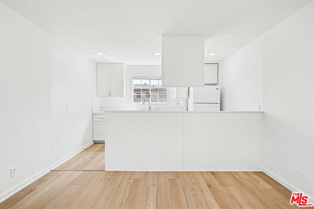 1820 S Barrington Ave – photo 5