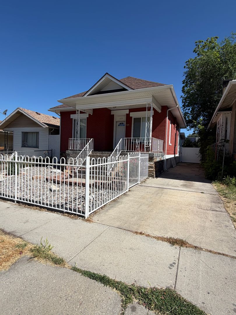 GET $875 OFF THE FIRST MONTHS RENT!!! – photo 3