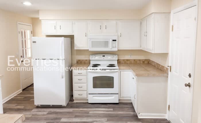 1527 Stuart Street – photo 5