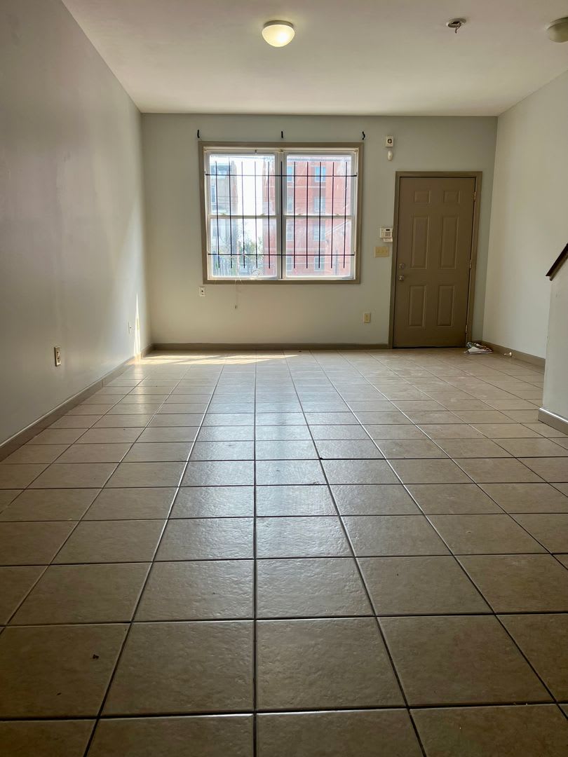 Stunning 6 Bedroom Townhome Steps Away From Temple Available Now Rent Special One Month Free On 13 Month Lease – photo 3
