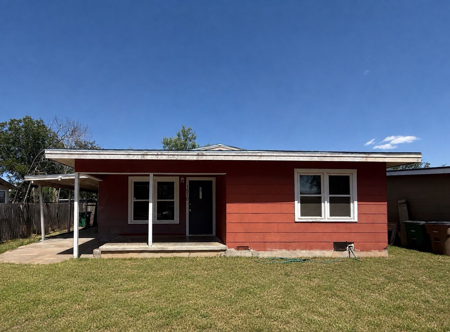 Welcome home to this beautifully updated property in a fantastic San Angelo location! – photo 1