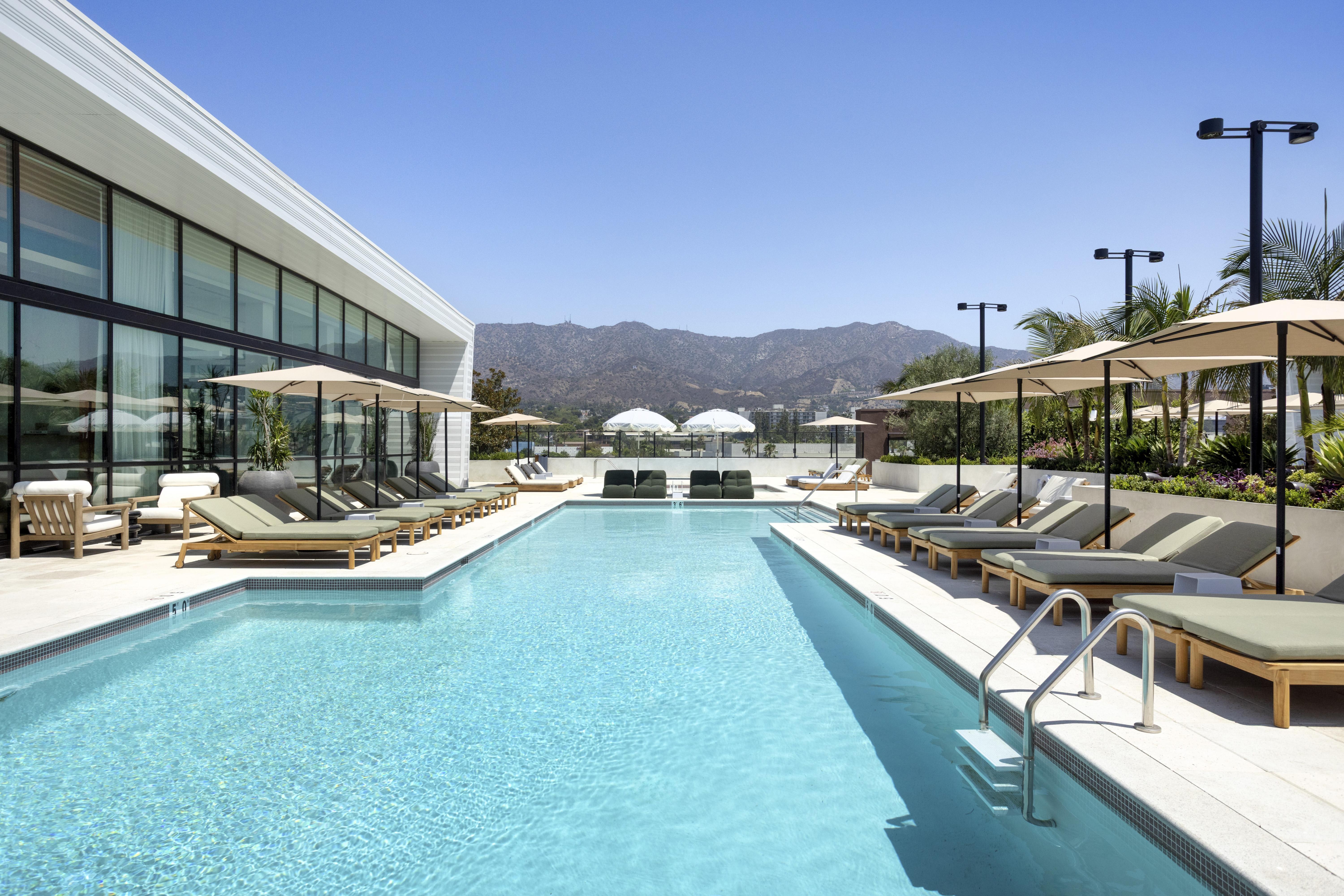 Intro Burbank – photo 3