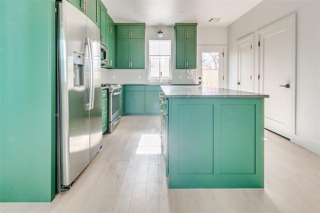 1056 Hangar Drive – photo 3