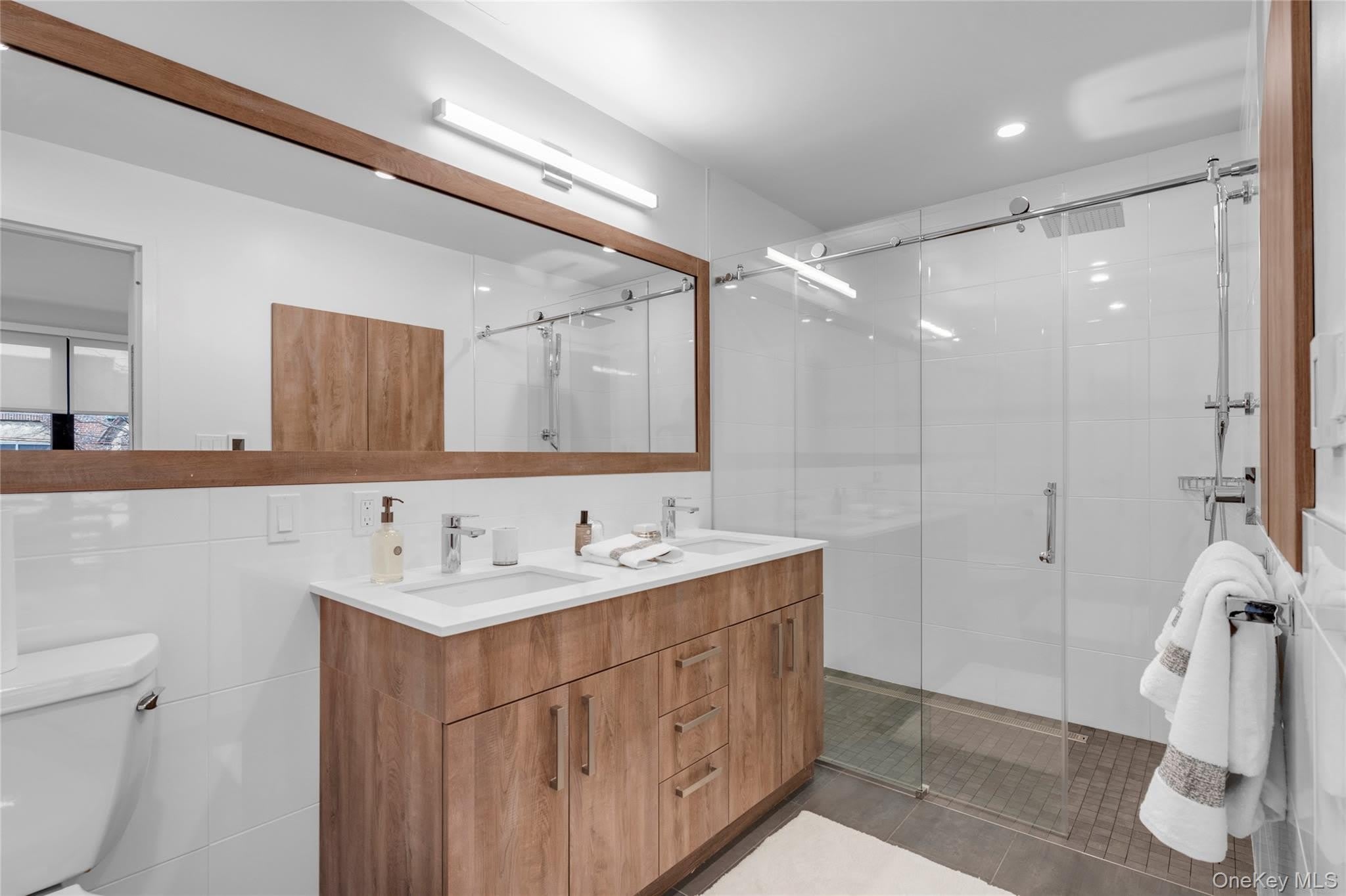 108 Middle Neck Road – photo 5
