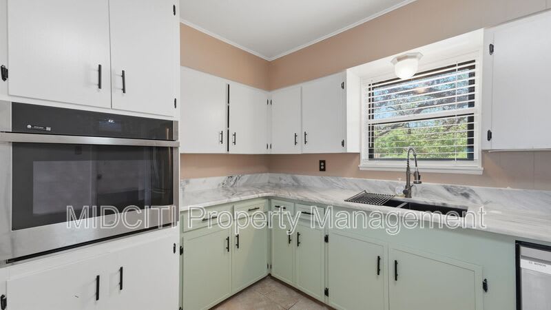 701 Luehlfing Dr – photo 4