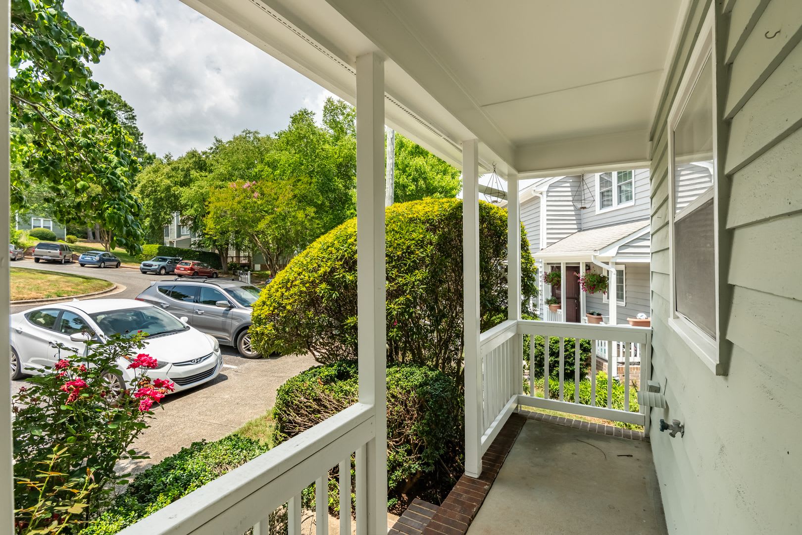 Price Drop 500 Off First Month S Rent Woodcroft End Of Unit Townhouse With Large Bedrooms – photo 3