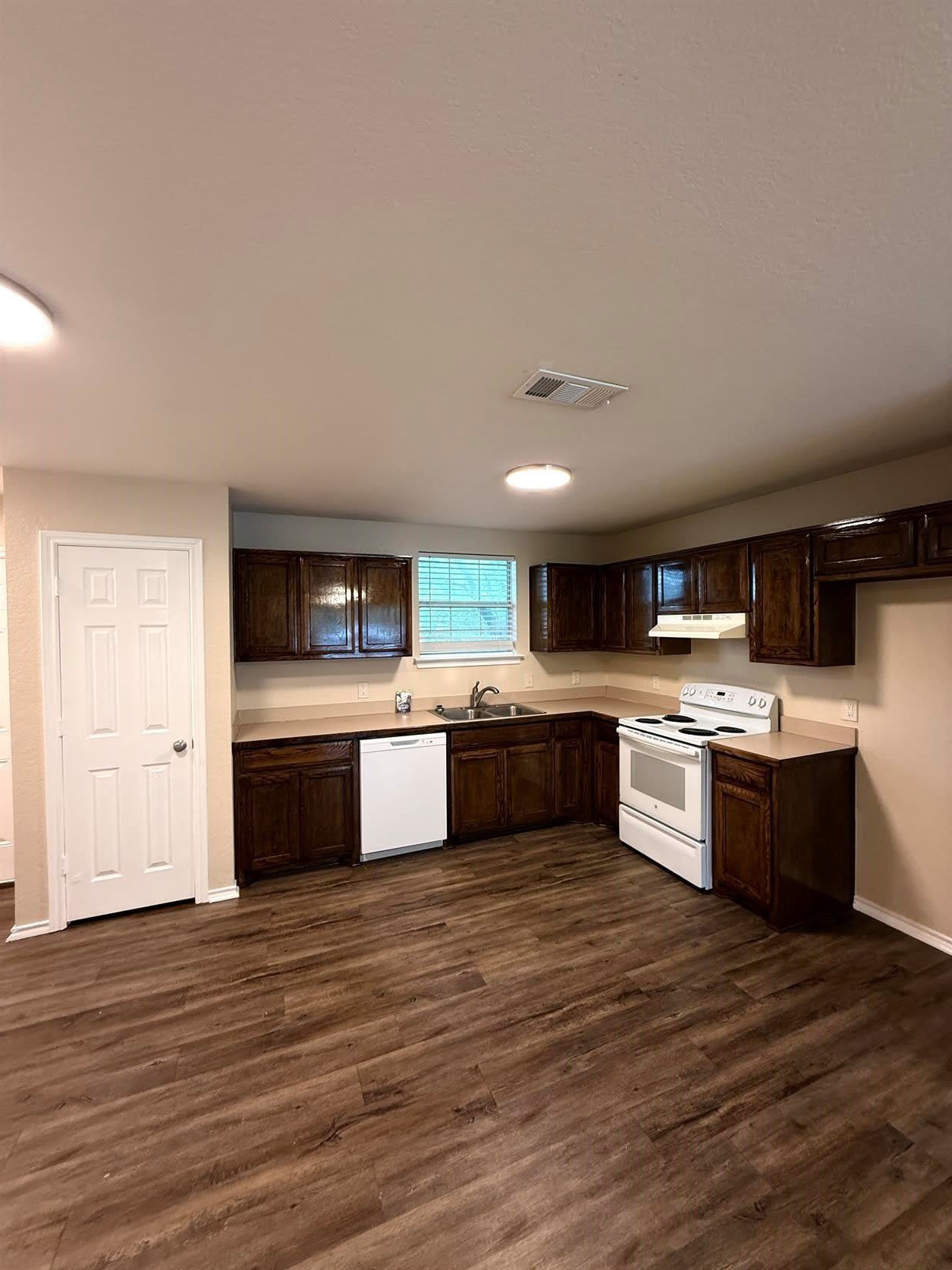 400 Blackwood Street – photo 3