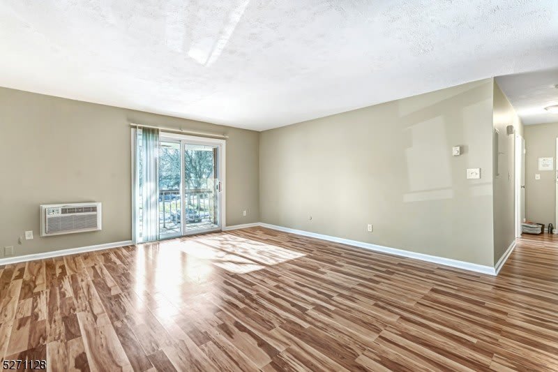 798 Eves Dr – photo 5