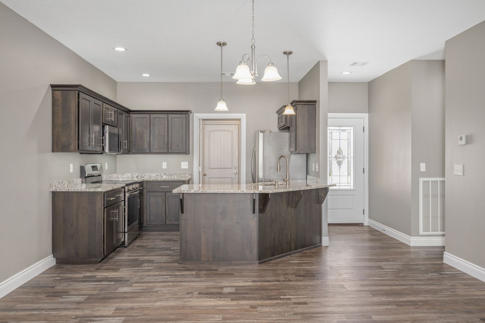 New Neosho Unit now available for lease! $1,400 Rent/$1,400 Deposit – photo 4