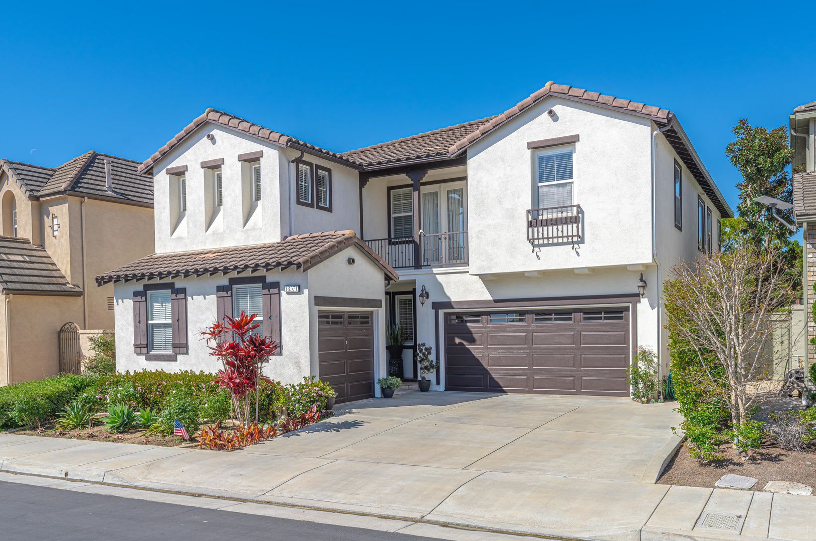 Huntington Beach Home in Gated Community – photo 1