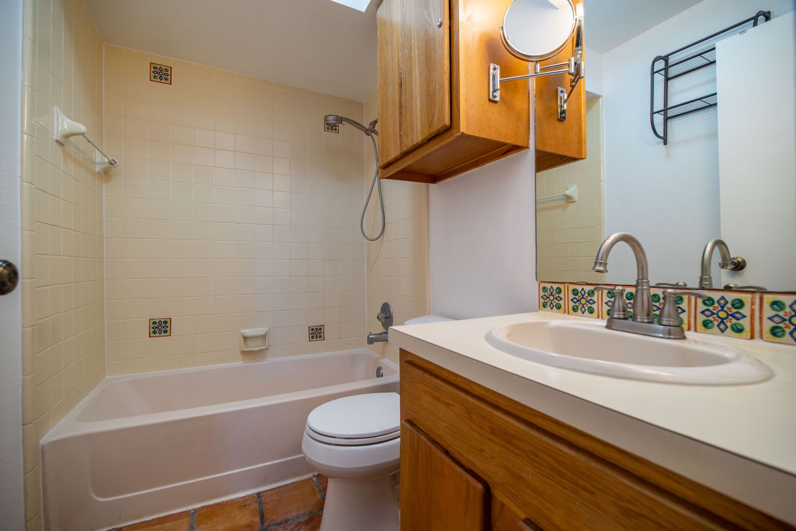 Sweet, Small Private Unit Available Now! – photo 4