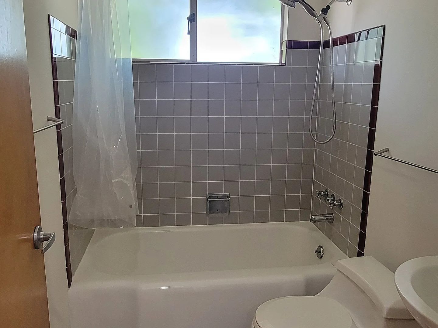 Updated 3-Bedroom Home with Spacious Yard in Broadview/Bitter Lake – photo 4