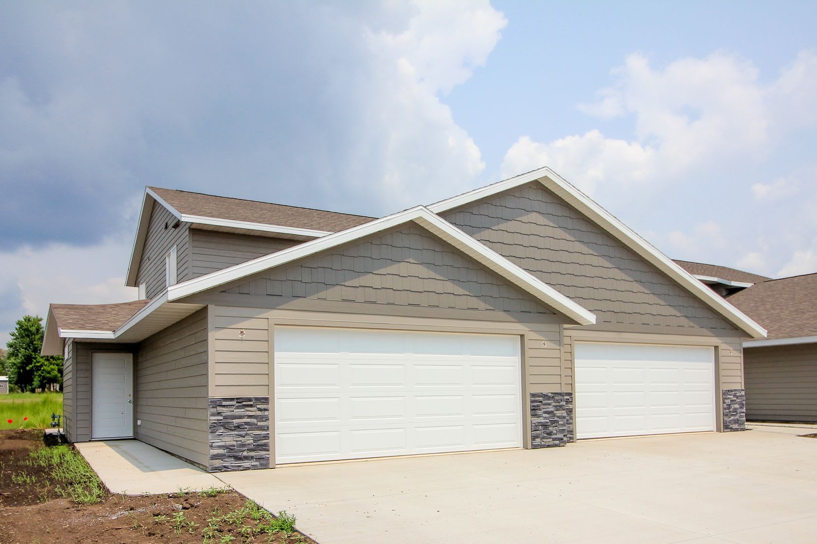 Newer 3 bed 2 bath in Tea Special rate $1775 with a 13 month lease – photo 2