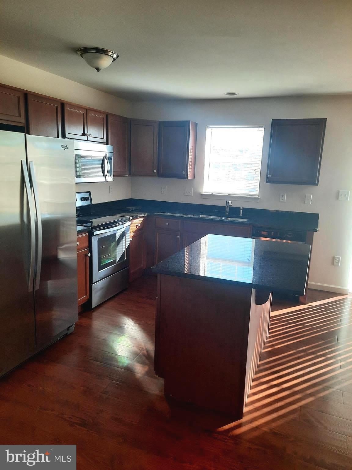 702 ADMIRALS QUAY Drive – photo 3