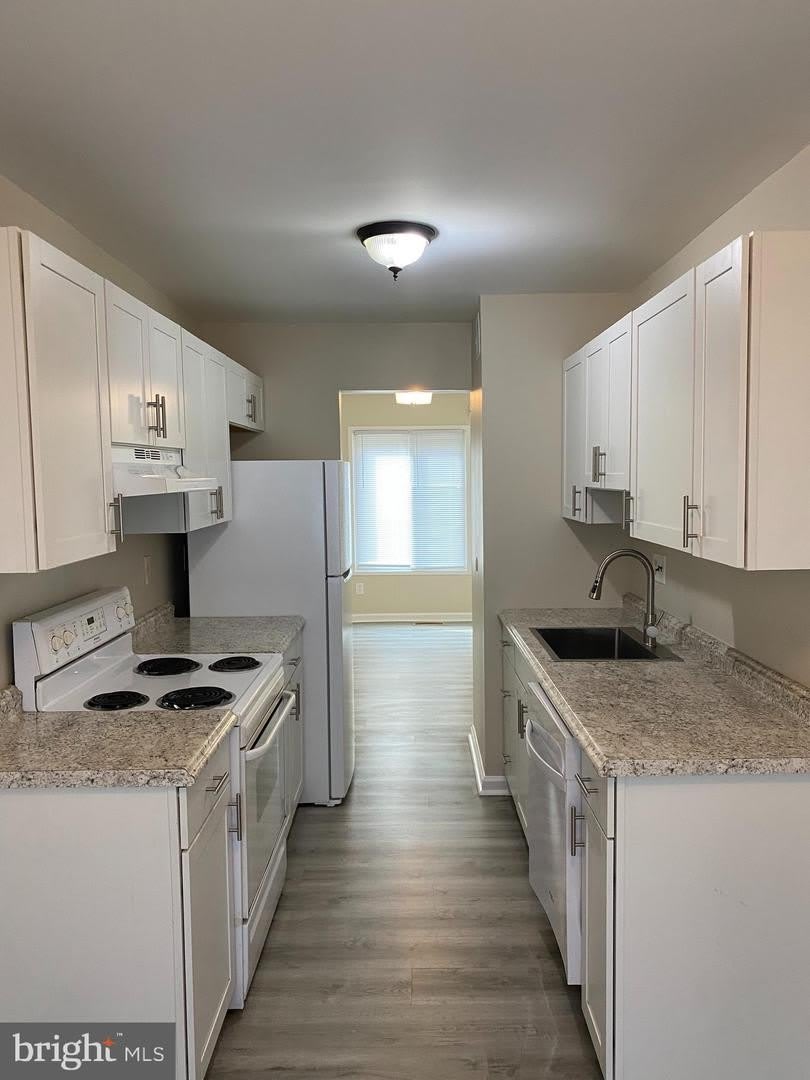 2804 CAMBRIDGE DR – photo 3