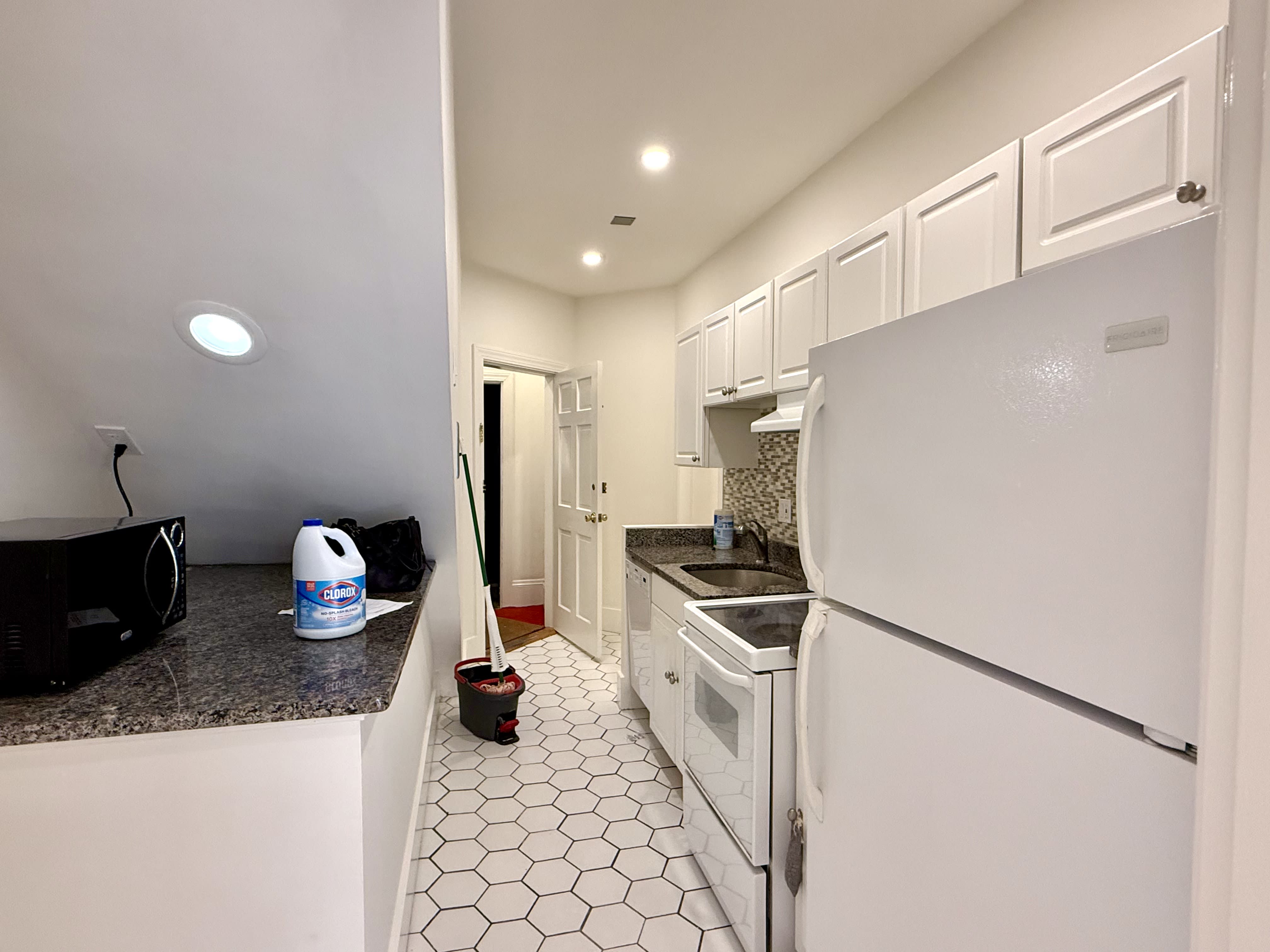 102 Appleton St – photo 4
