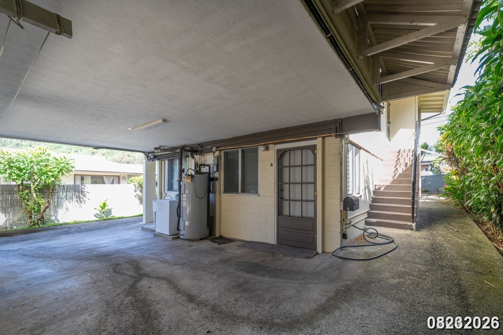 2400 2 Bed 1 Bath 2 Parking In Kalihi – photo 2