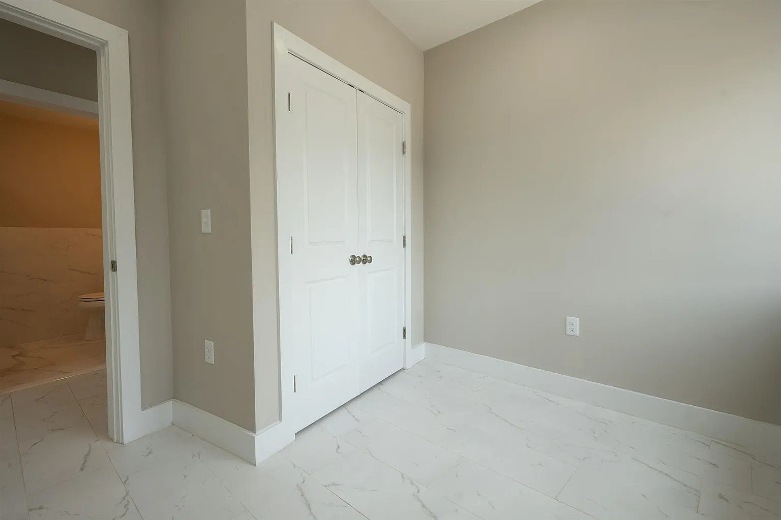 242 Beacon Ave – photo 4