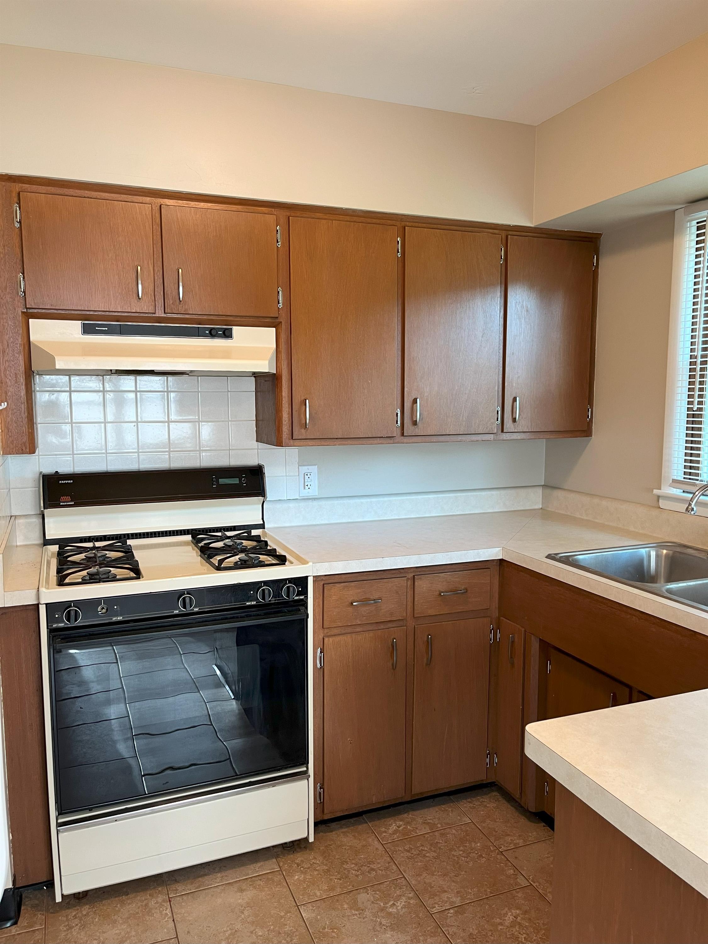 412 11th Ave West – photo 5