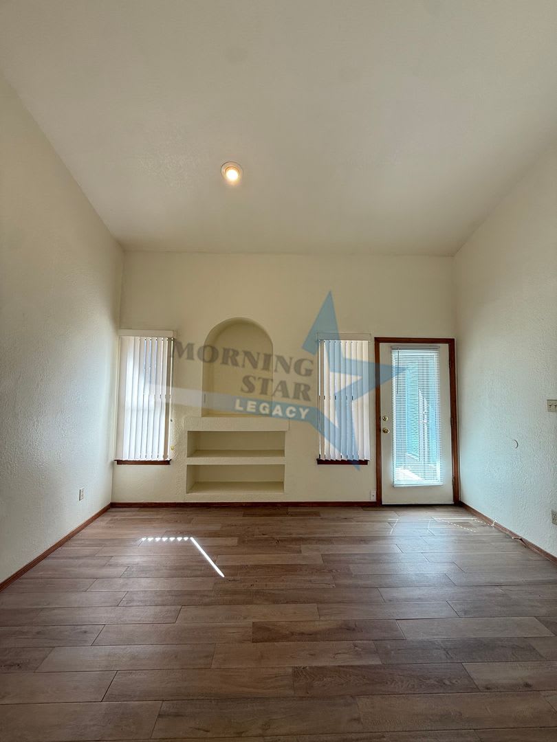 Charming 3 Bedroom Home Location Location Location – photo 3