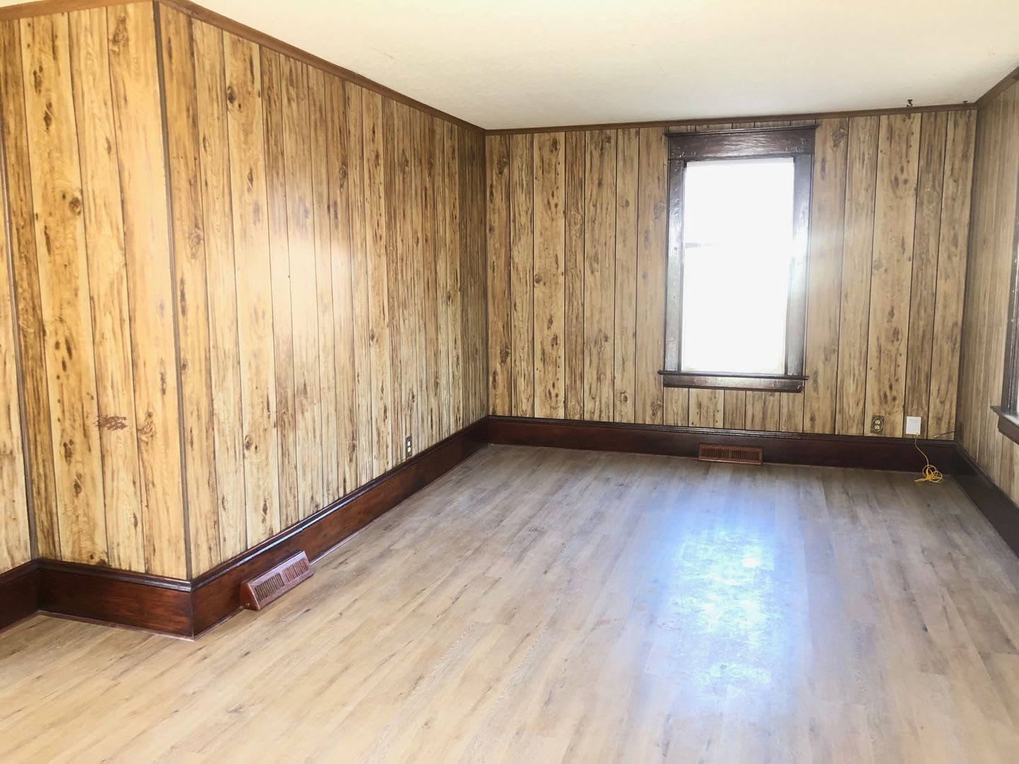 Attractive, recently remodeled, 2BR home in Bloomington. Central air and dog friendly – photo 4