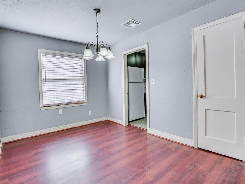 Cute 2 Bed 1 Bath 1 Car Garage – photo 3