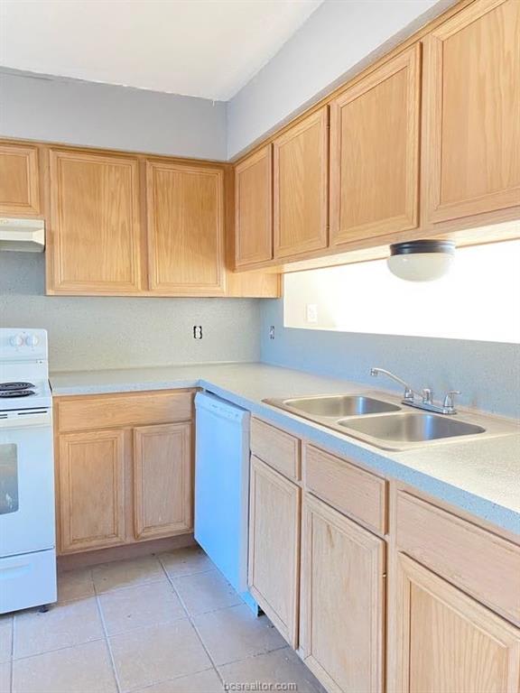 1405 Summit St – photo 2