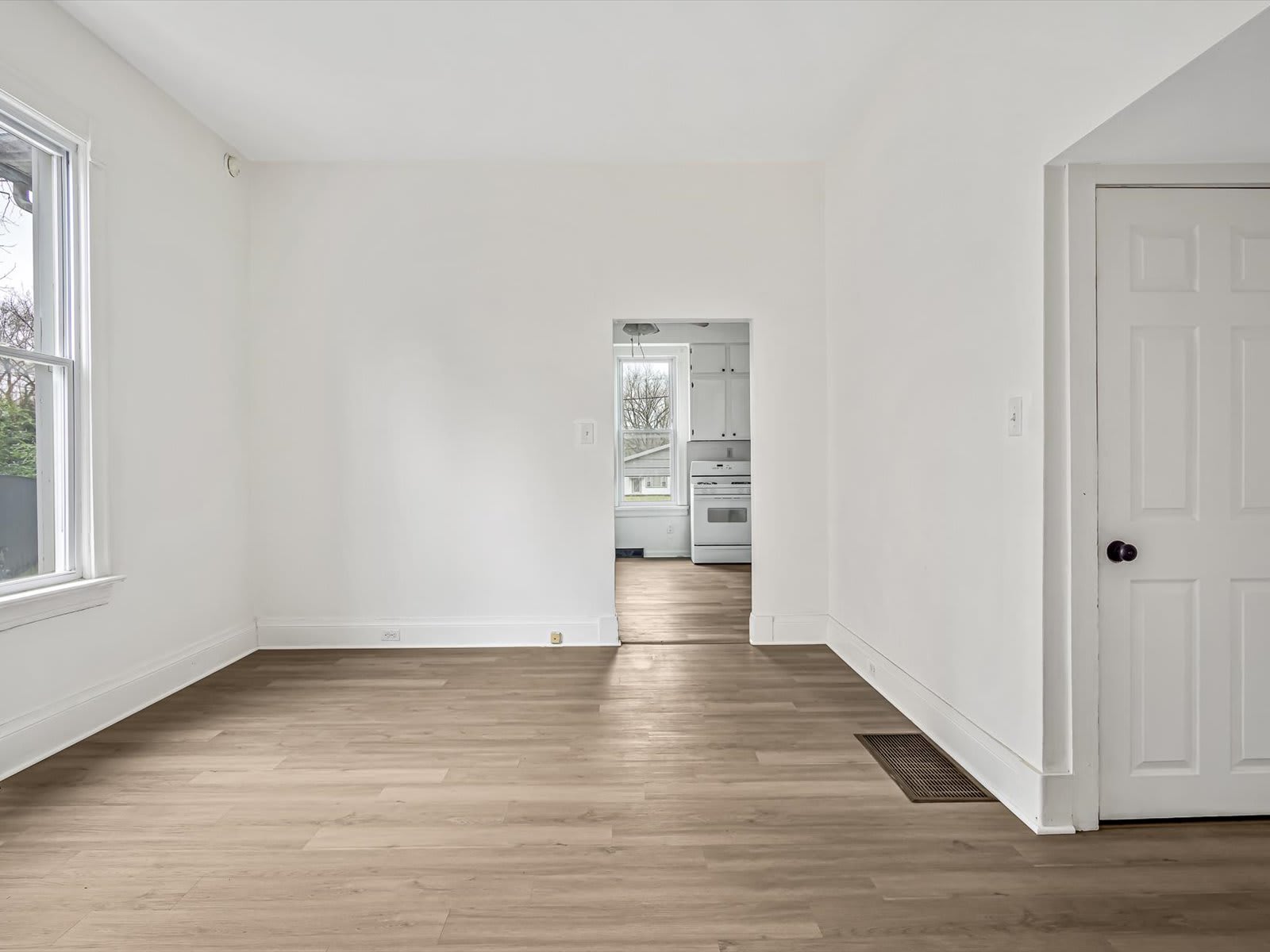 2928 Mary Irene Street – photo 3