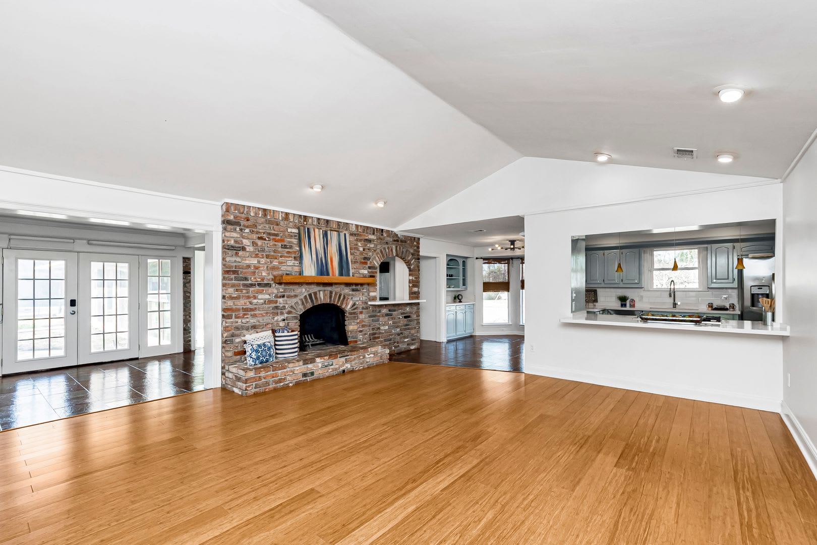 Resort-Style 4 Bedroom Home with Pool & Outdoor Pavilion in Pine Park – photo 2