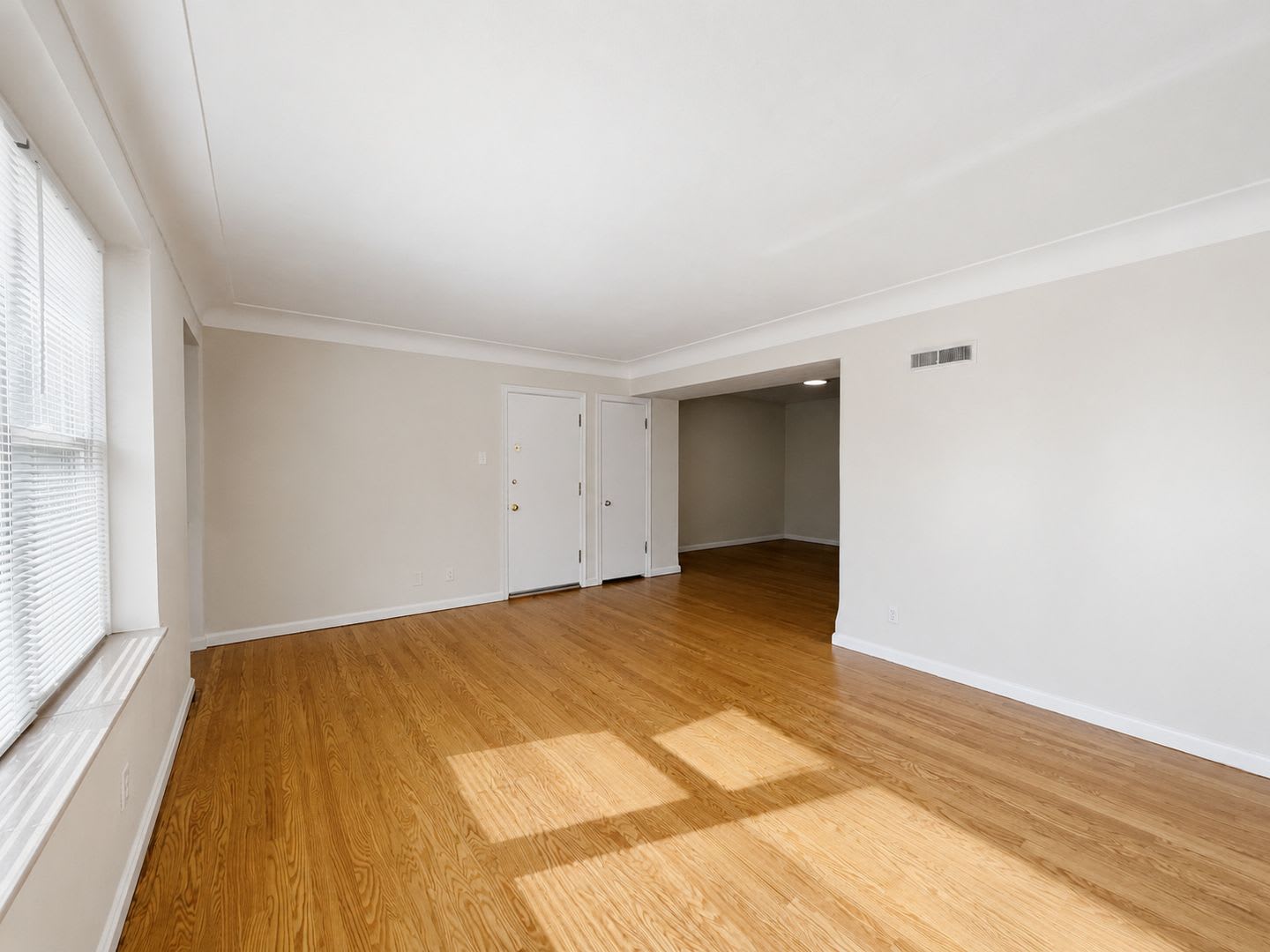 6930 Jamieson Avenue – photo 3