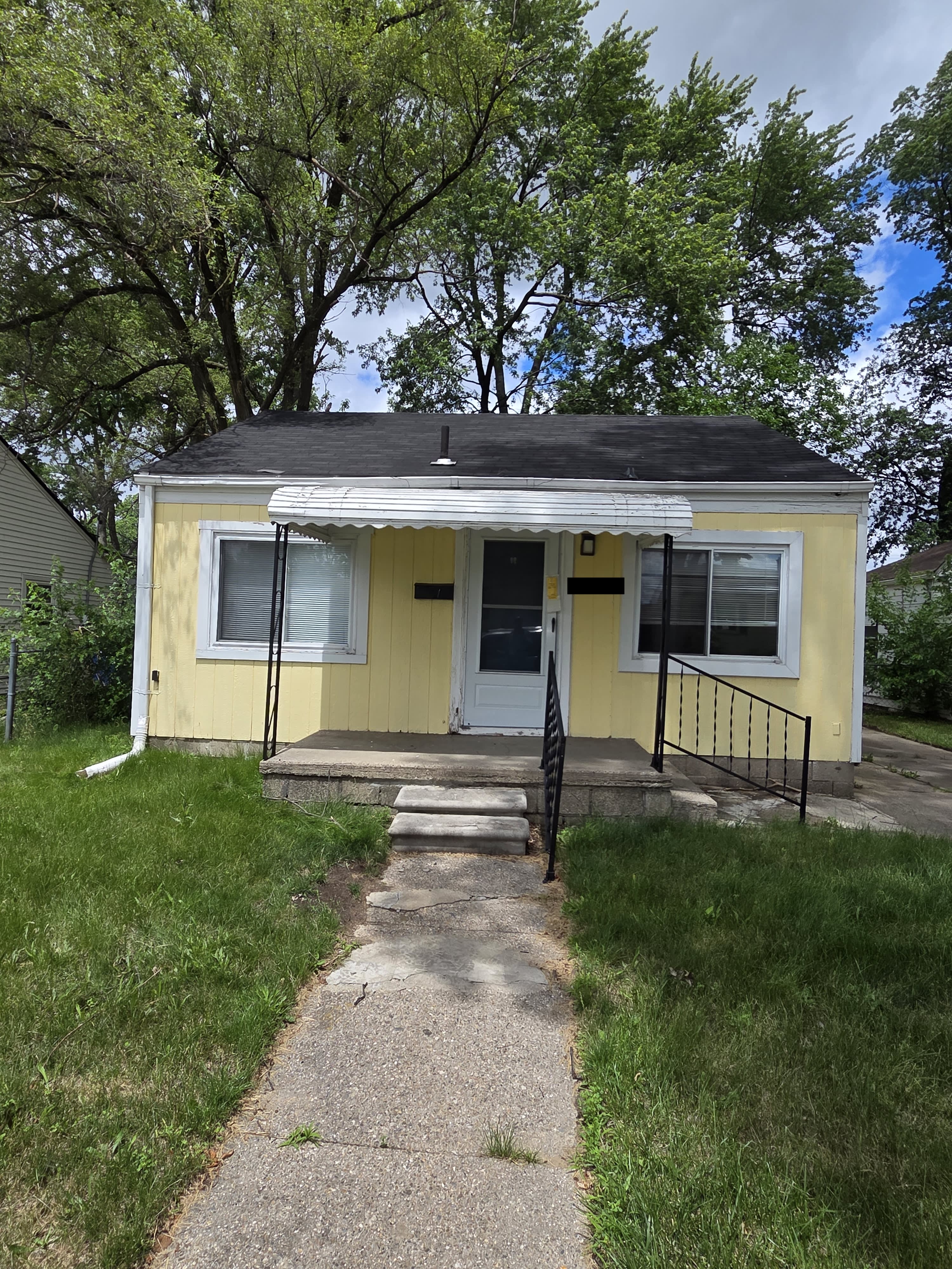 11289 Chalmers Ave – photo 1