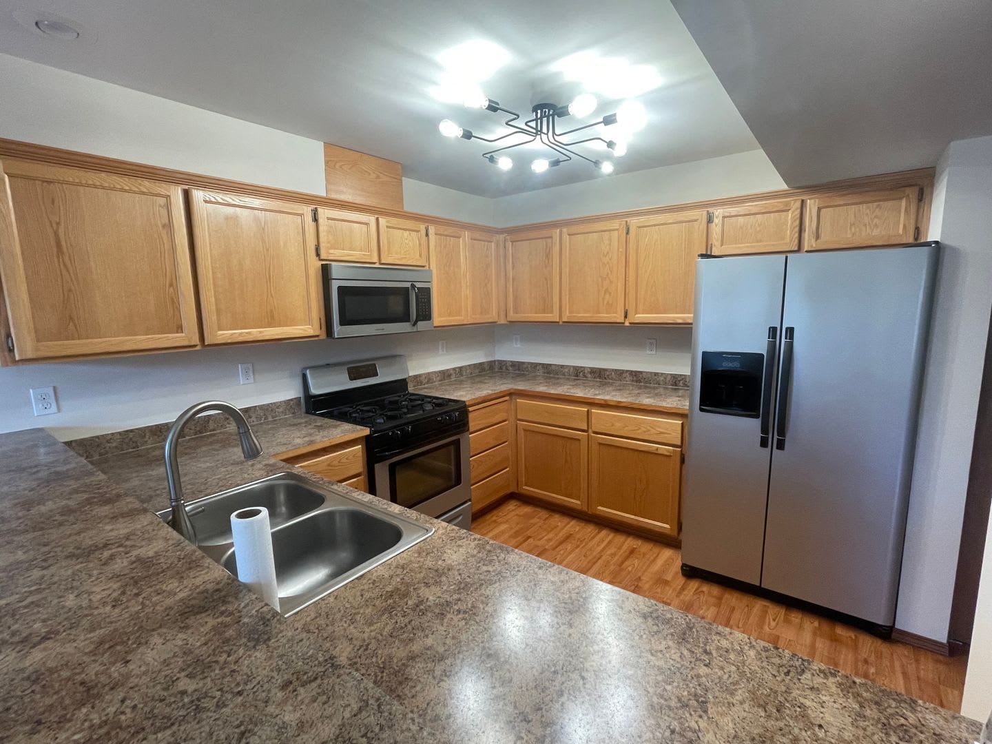 Lovely 3 Bedroom Townhouse in the Heart of Town – photo 5