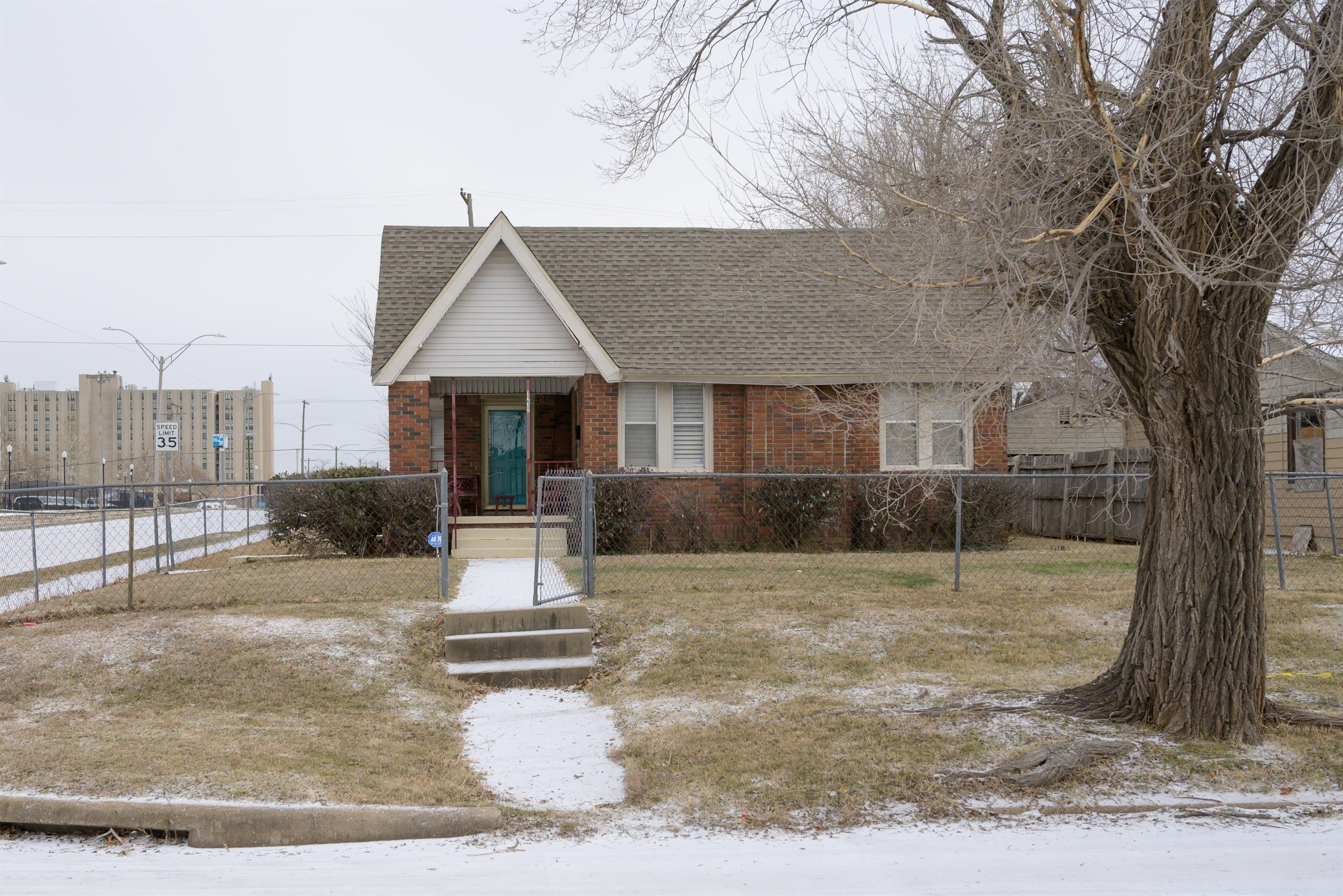 1232 Northeast 16Th Street – photo 2