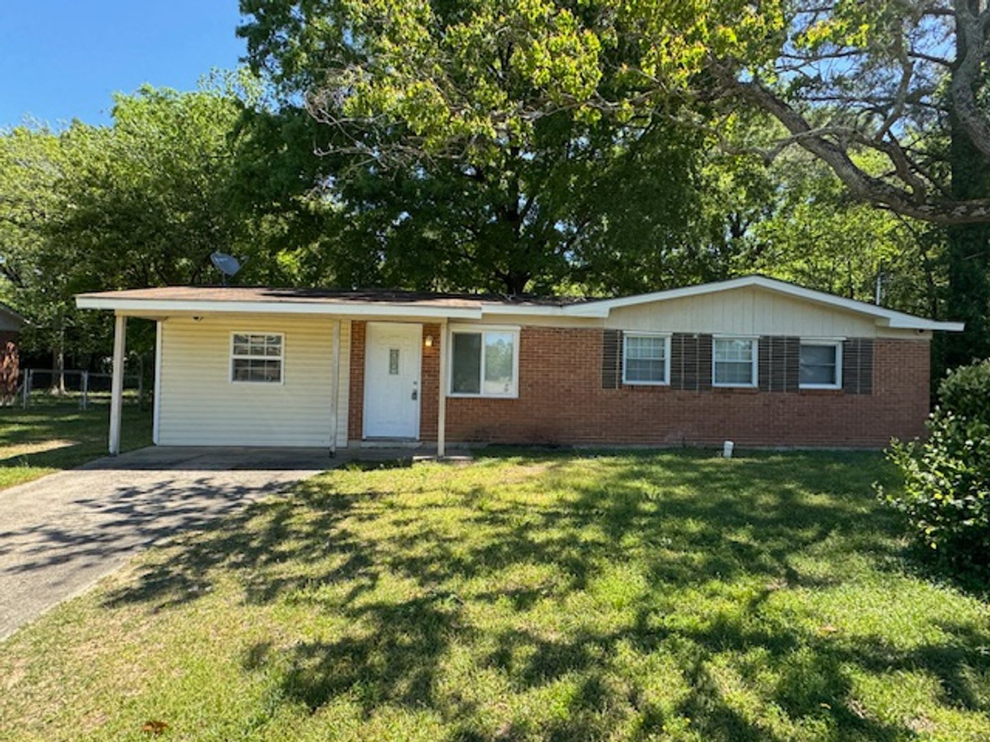 650 AMERICAN BLVD – photo 1