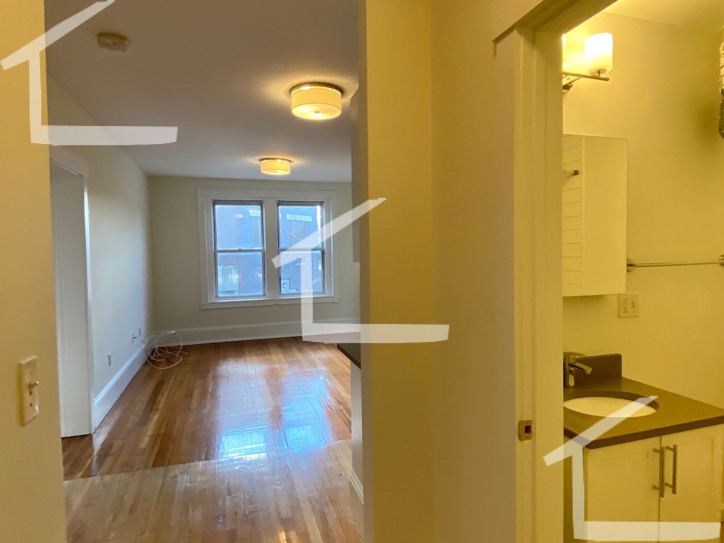 Nice 2 bed in Brookline – photo 3