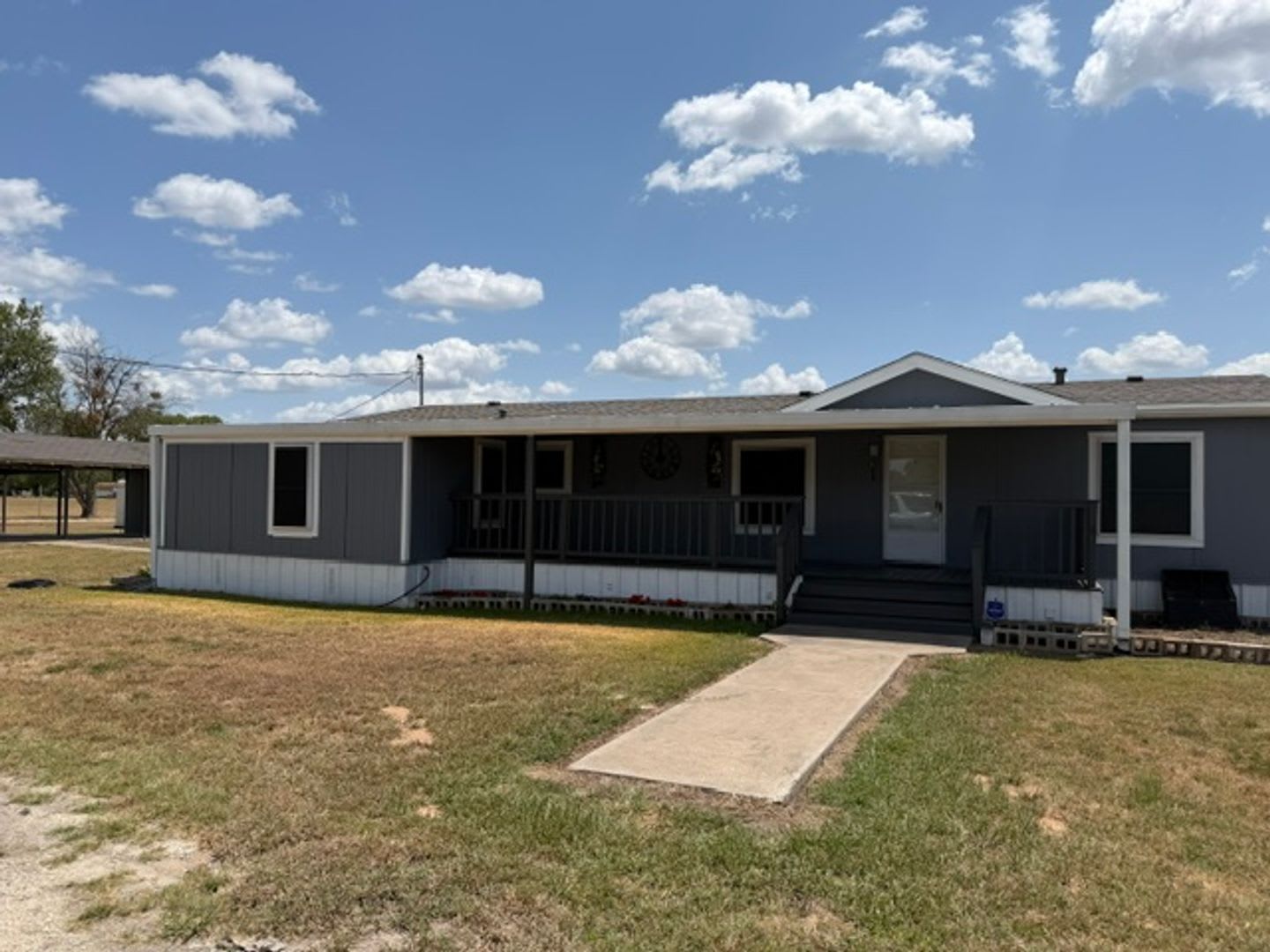 Outskirts of Waco with Office Space – photo 2