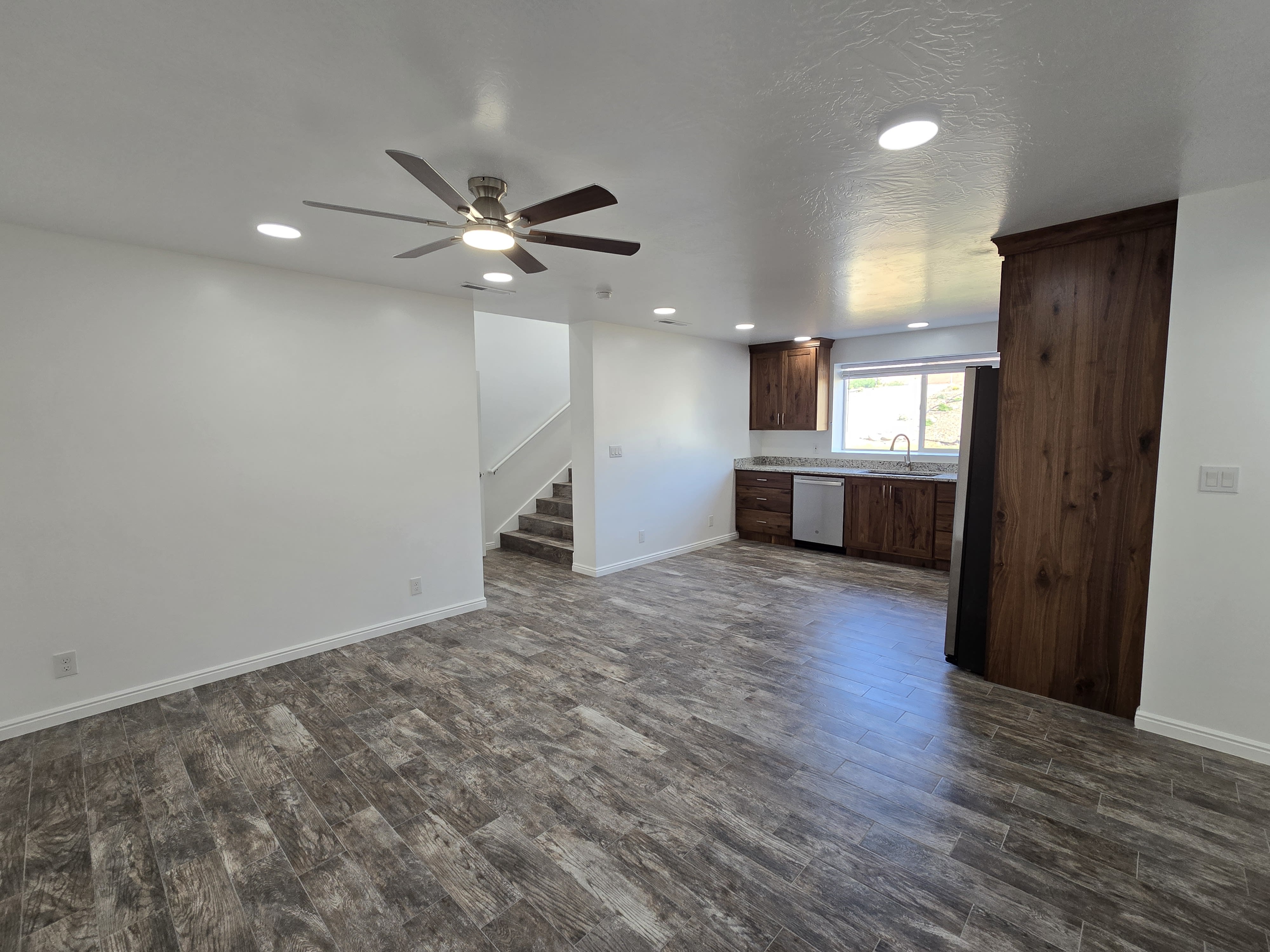 114 100 E – photo 2
