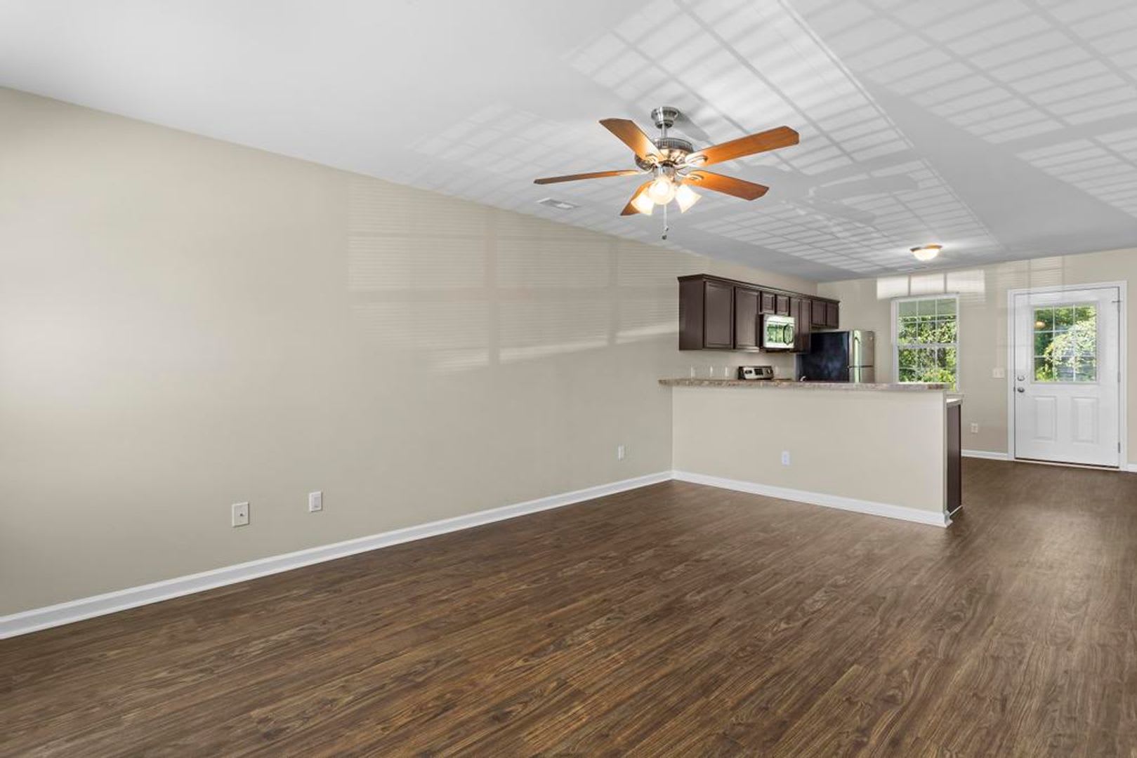 Minutes to OAJ Airport! Beautiful Townhomes! – photo 5