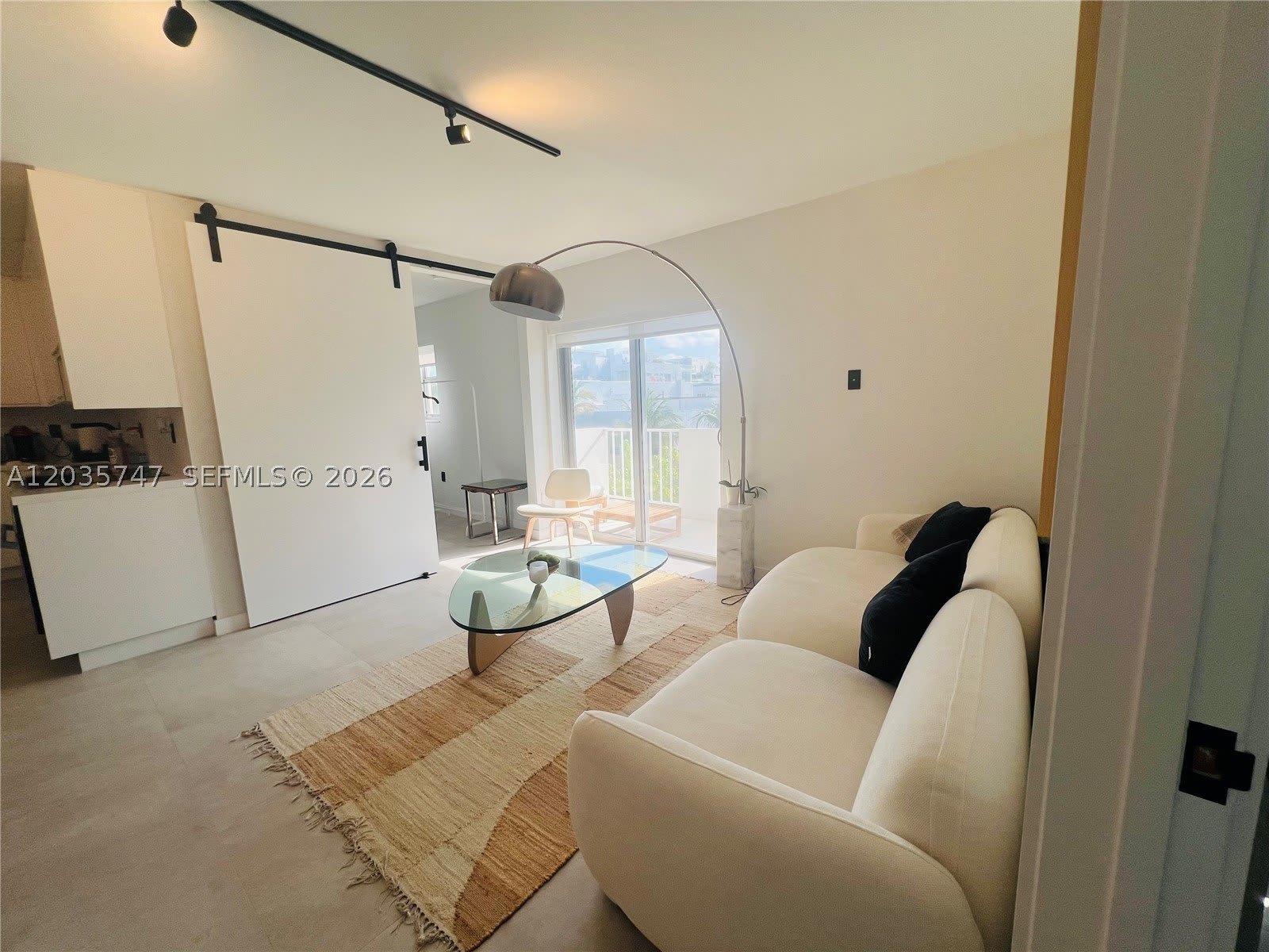 240 Collins Ave – photo 4