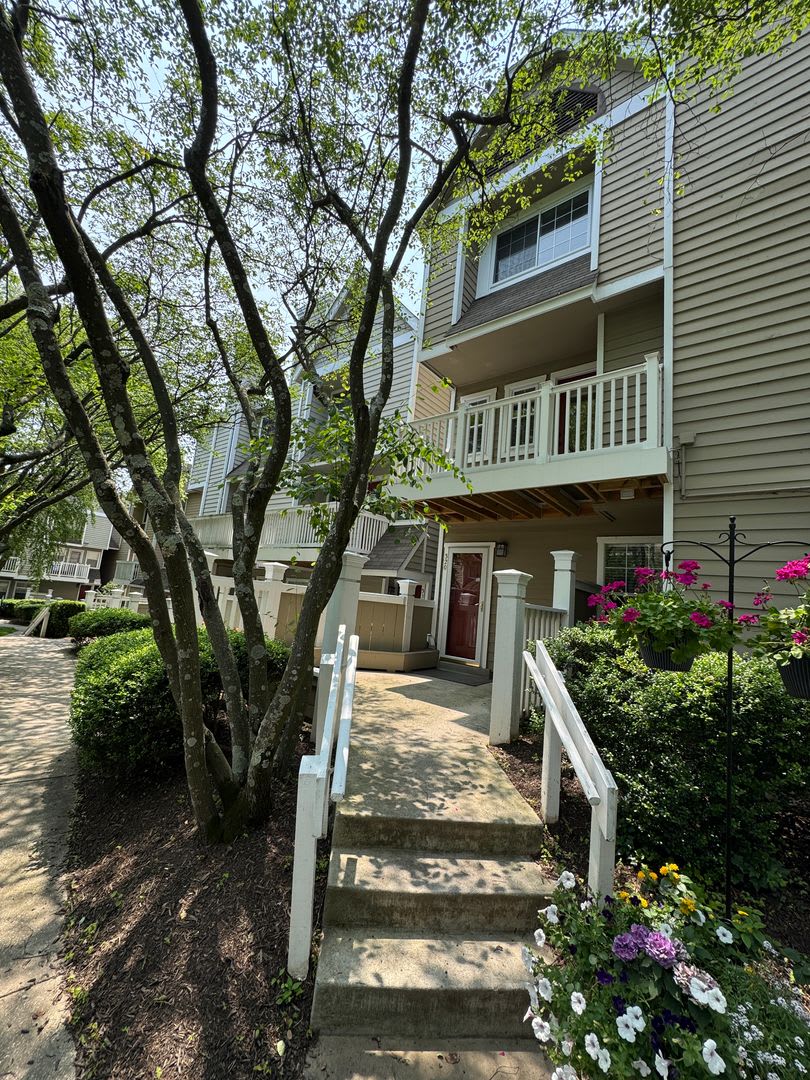 Serene Living In Rockville Over 1 000 Square Foot Apartment For Rent Pool Common Ground Much More – photo 1