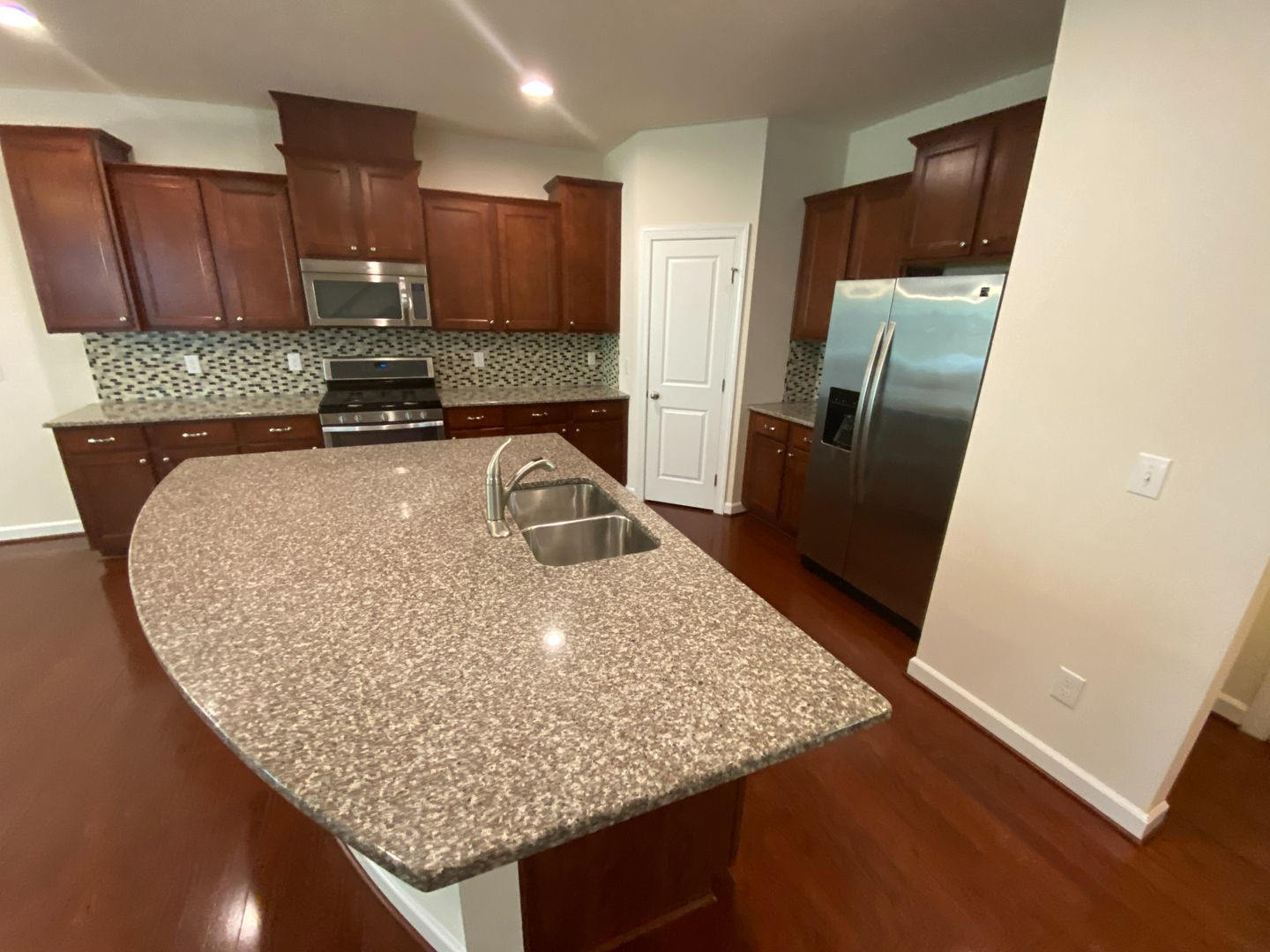 Room in 3 Bedroom Home at Pecan Ridge Dr – photo 4