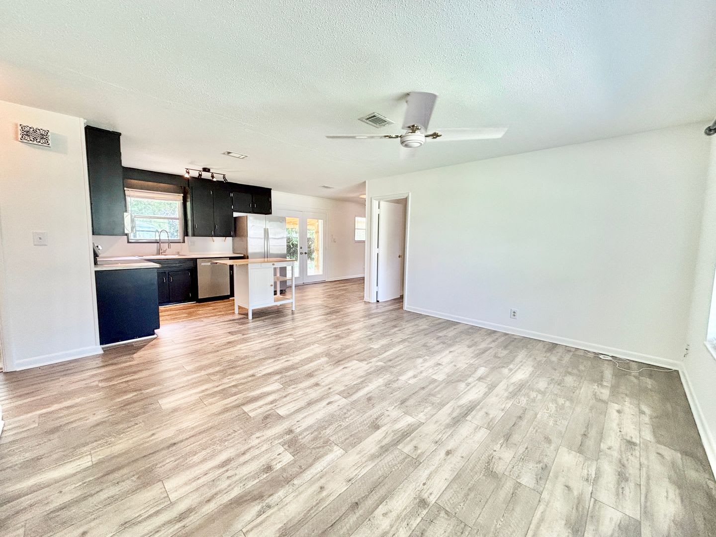 Charming 3-Bedroom Home – photo 3
