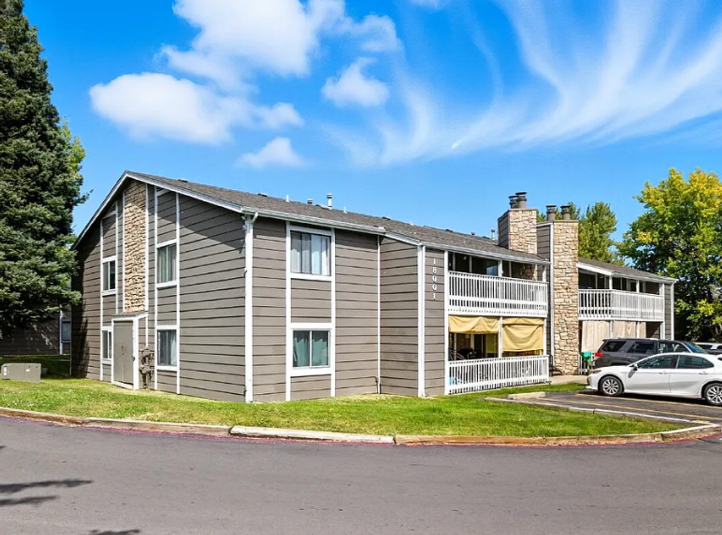 Spectacular Top Floor Condo in Aurora! **Move-In Special** – photo 1
