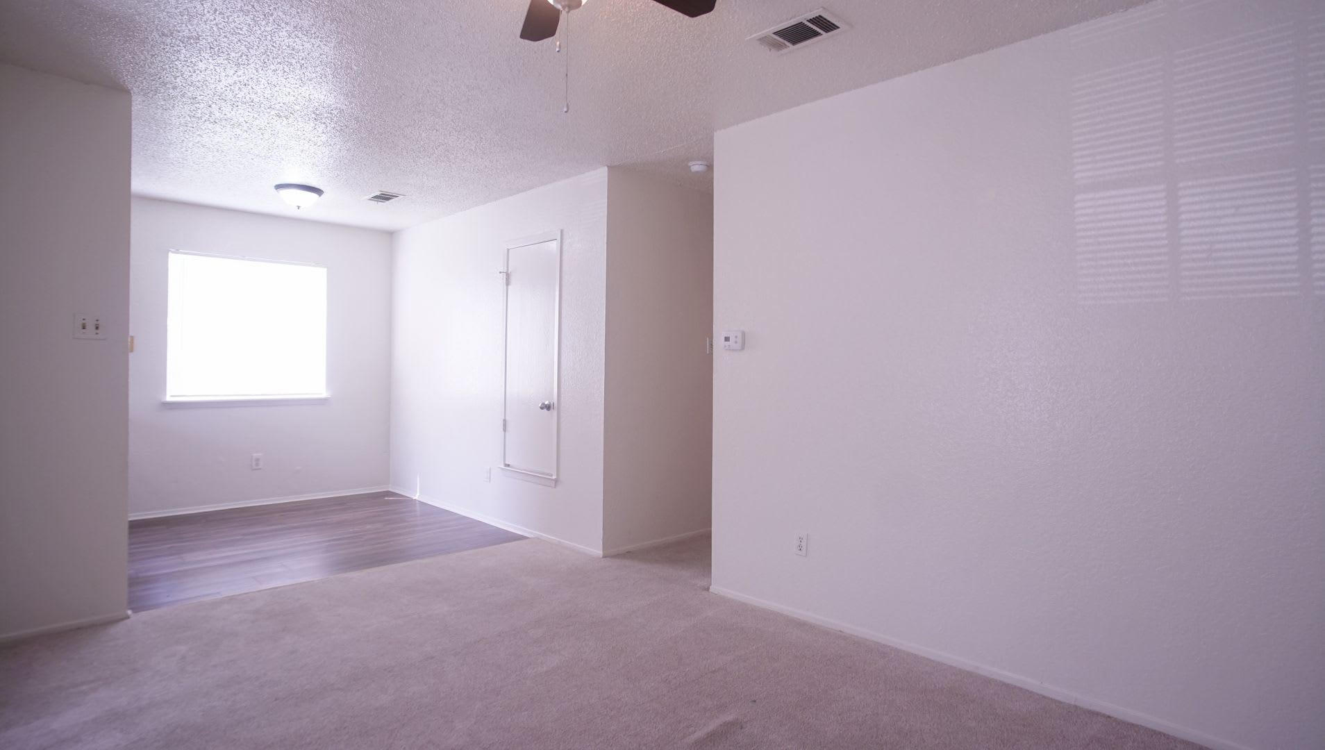 2/1 Apartment in East Austin – photo 2