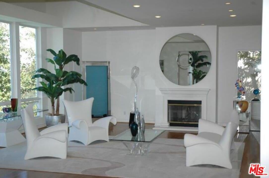14445 MULHOLLAND Dr – photo 2