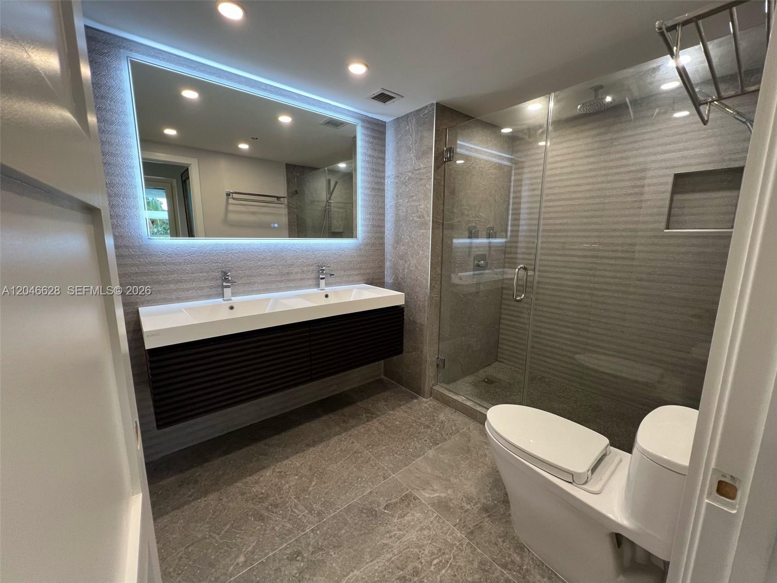 200 Ocean Dr – photo 2