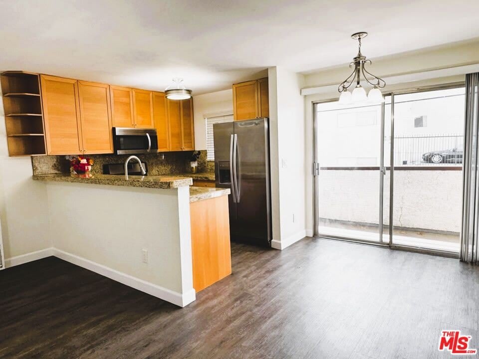 18530 Hatteras St – photo 4
