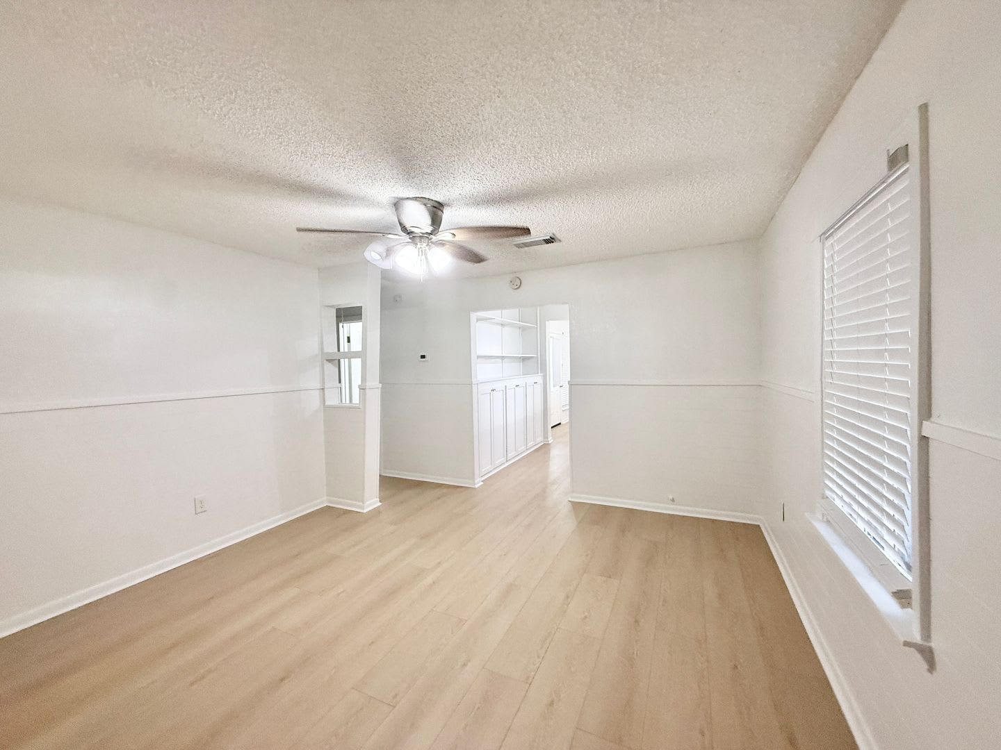 Adorable 2 1 1 Cottage In Angleton – photo 2