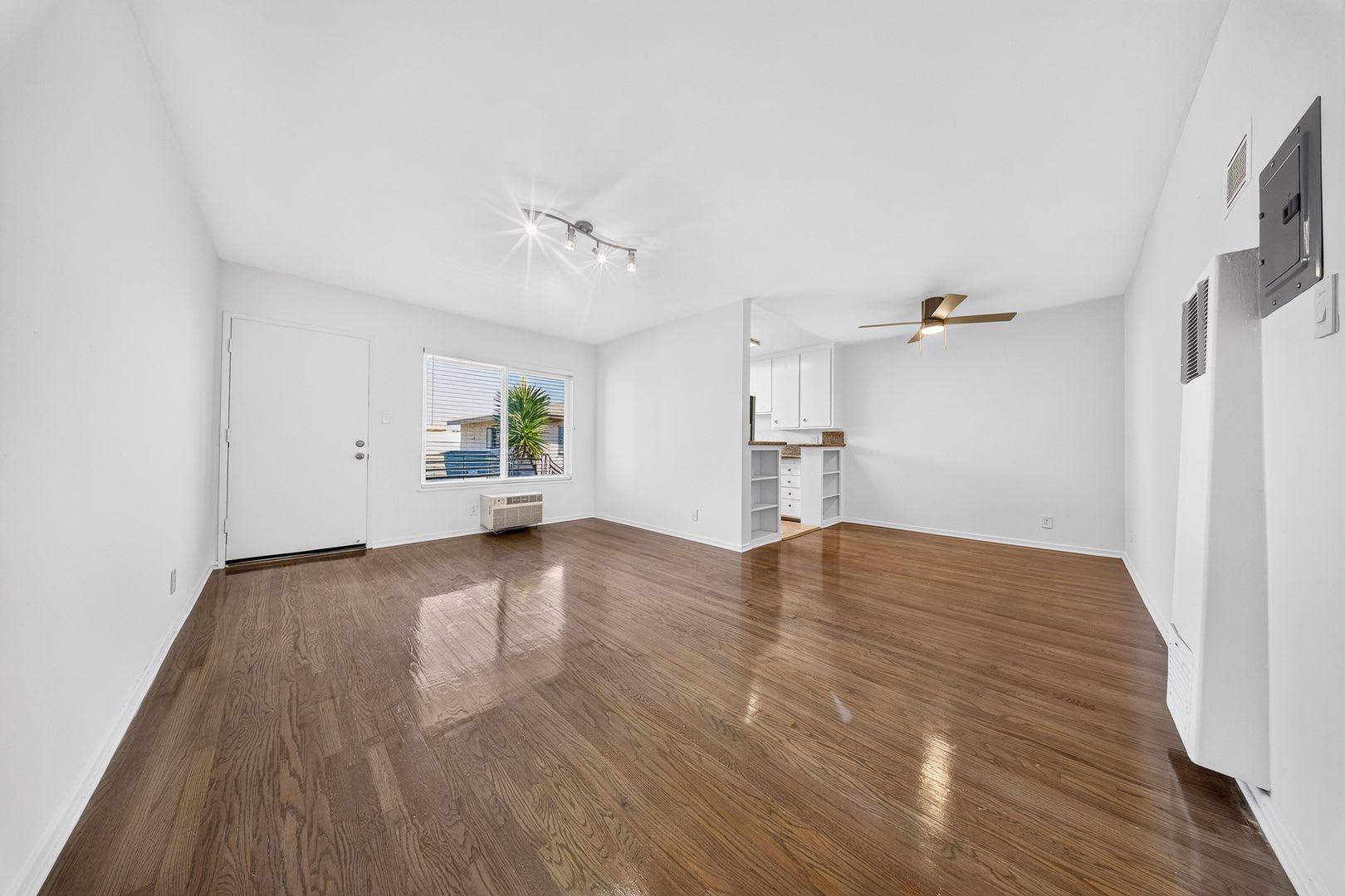 1412 W. 17th St – photo 2