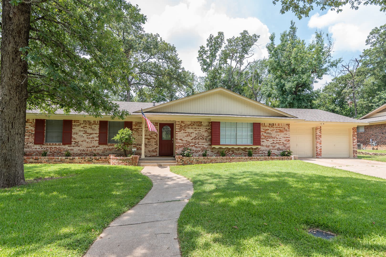 1825 Courtney Dr. – photo 1